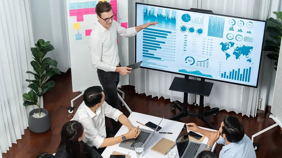 How to Select Global Payroll Providers for a Hybrid Payroll Model